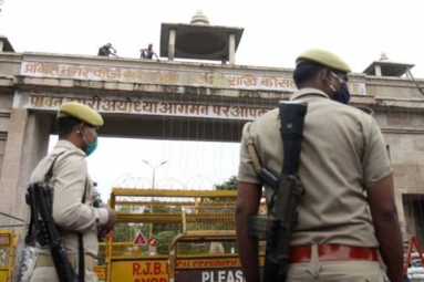 A Priest and 16 Cops in Ayodhya’s Ram Mandir Site Test Positive for COVID-19